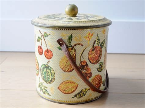 airtight biscuit tin with moisture absorber